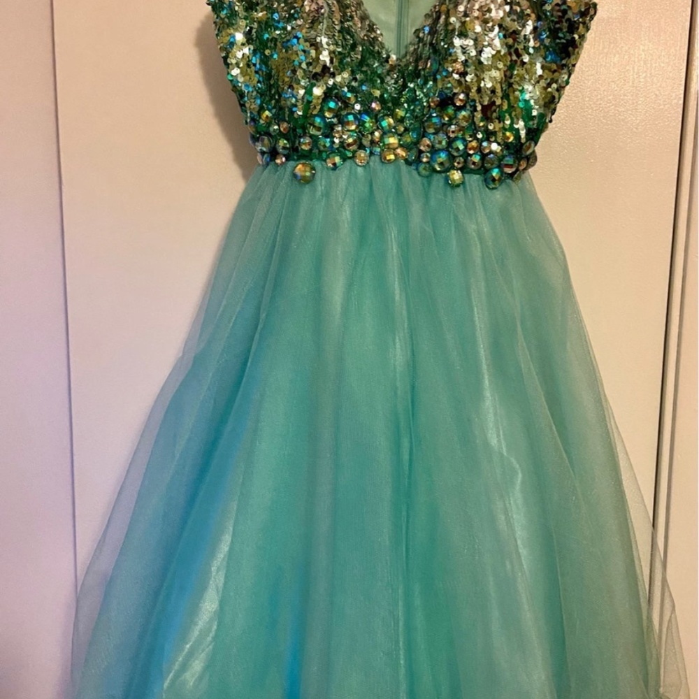 Dress - Picture 2 of 8